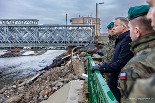 002_Prezydent_Andrzej_Duda_most_Glucholazy_20241204_MB1_0497-Poprawione-Szum.jpg