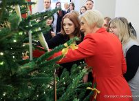 007_Agata_Korhauser_Duda_dekorowanie_choinki_sień_wielka_05-12-2024_GJA_6689.jpg.JPG