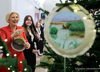 006_Agata_Korhauser_Duda_dekorowanie_choinki_sień_wielka_05-12-2024_GJA_6458.jpg.JPG