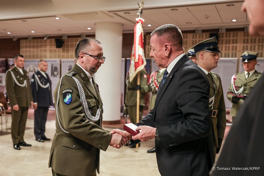 007_Odznaczenia_panstwowe_ksiezy_kapelan_Ordynariatu_Polowego_20230201_OQ4A0589.jpg