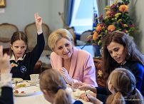014_Agata_Kornhauser_Duda_spotkanie_z_uczennicami_SP_Siostr_Nazaretanek_20240220_GJA_1250.jpg