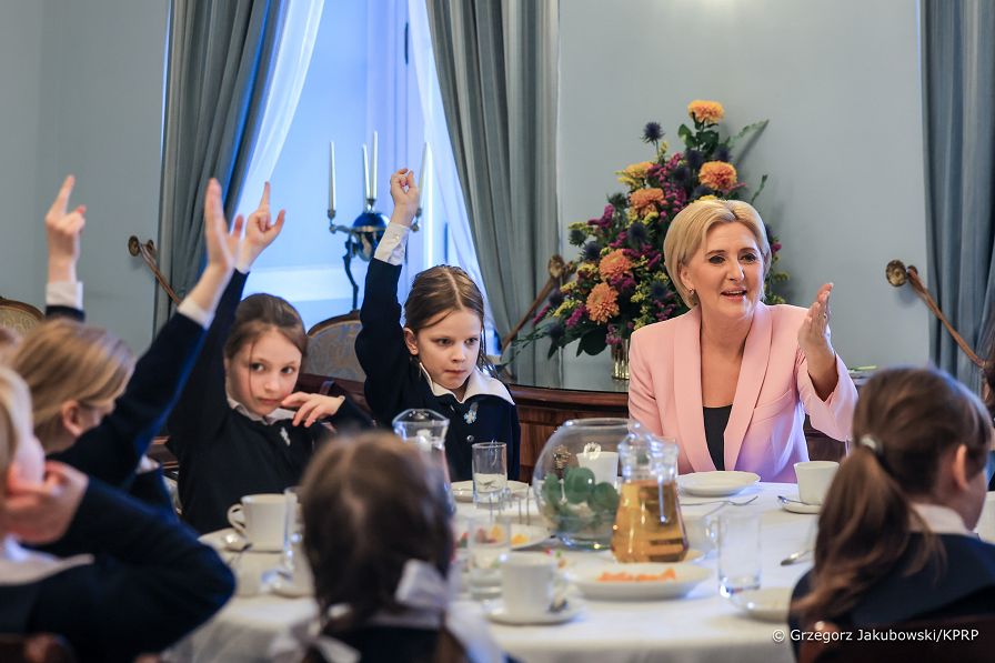 017_Agata_Kornhauser_Duda_spotkanie_z_uczennicami_SP_Siostr_Nazaretanek_20240220_GJA_1273.jpg