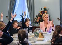 017_Agata_Kornhauser_Duda_spotkanie_z_uczennicami_SP_Siostr_Nazaretanek_20240220_GJA_1273.jpg