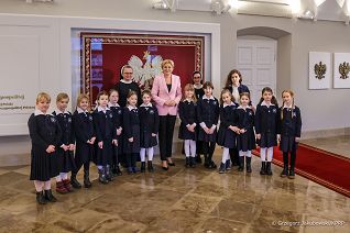 007_Agata_Kornhauser_Duda_spotkanie_z_uczennicami_SP_Siostr_Nazaretanek_20240220_1S5A1216.jpg