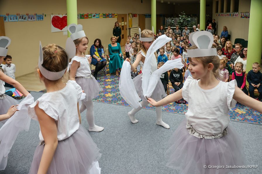 003_Agata_Kornhauser_Duda_Przedszkole_nr_1_pod_Debowym_Listkiem_w_Milanowku_20240221_1S5A1626.jpg