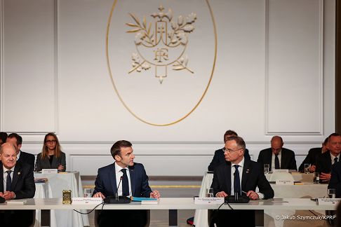 004_PAD_Emmanuel_Macron_Palac_Elizejski_Cover_20240226_JS__2060.jpg