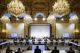 003_PAD_Emmanuel_Macron_Palac_Elizejski_Cover_20240226_JSZ_9807.jpg