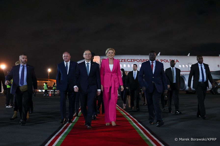 01_Andrzej_Agata_Duda_przylot_Nairobii_Kenia_20240204_MB2_2493.jpg