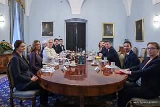 02_Grazyna_Ignaczak_Bandych_Tony Murphy_prezest_trybunalu_obrachunkowego_20240206_JSZ_8857.jpg