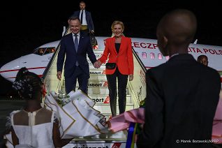 01_Agara_Andrzej_Duda_przylot_Tanzania_20240208_MB2_1717.jpg