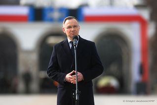 16_Andrzej_Agata_Duda_wreczenie_sztandaru_wojskowego_Dowodztwu_WOT_20240301_GJA_6187.jpg