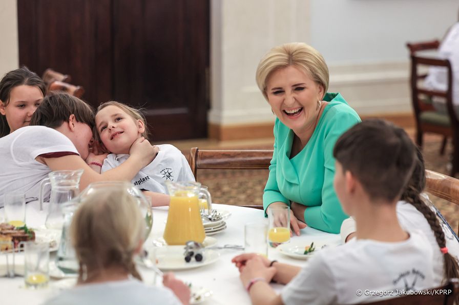 012_Agata_Kornhauser_Duda_podopieczni_Fundacji_Ratujmy_Usmiech_Dziecka_20240311_GJA_9824.jpg