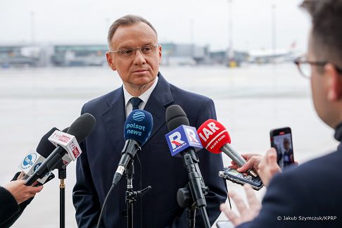 03_Andrzej_Duda_briefing_lotnisko_20240311_JSZ_0038.jpg