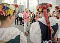 010_Agata_Kornhauser_Duda_spotkanie_z_czlonkami_zespolu_Tanca_ _Ludowego_Plomyki_20240312_1S5A0675.jpg