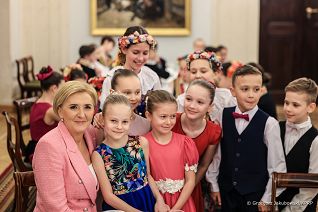 013_Agata_Kornhauser_Duda_spotkanie_z_czlonkami_zespolu_Tanca_ _Ludowego_Plomyki_20240312_GJA_0286.jpg