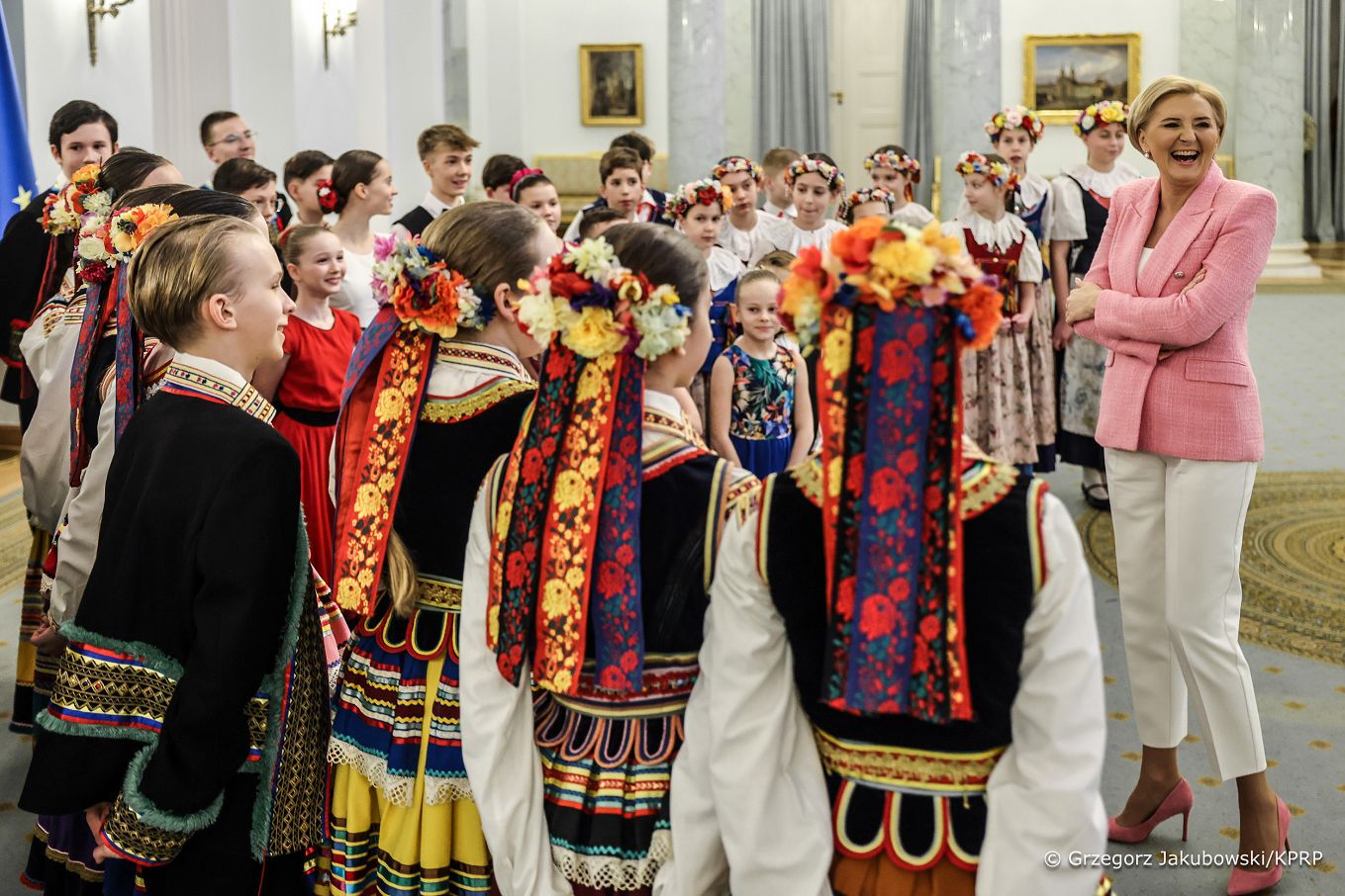 007_Agata_Kornhauser_Duda_spotkanie_z_czlonkami_zespolu_Tanca_ _Ludowego_Plomyki_20240312_1S5A0641.jpg