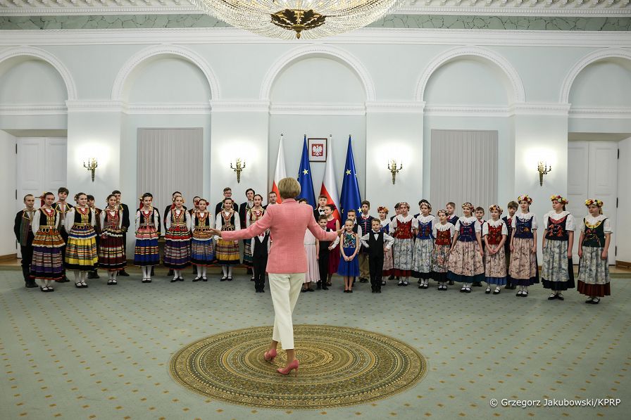 001_Agata_Kornhauser_Duda_spotkanie_z_czlonkami_zespolu_Tanca_ _Ludowego_Plomyki_20240312_1S5A0222.jpg