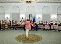 001_Agata_Kornhauser_Duda_spotkanie_z_czlonkami_zespolu_Tanca_ _Ludowego_Plomyki_20240312_1S5A0222.jpg