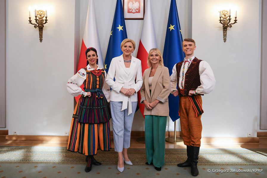 025_Agata_Kornhauser_Duda_spotkanie_z_uczniami_z_Zespolu_Szkol_w_Bialobrzegach_20240315_1S5A2847.jpg