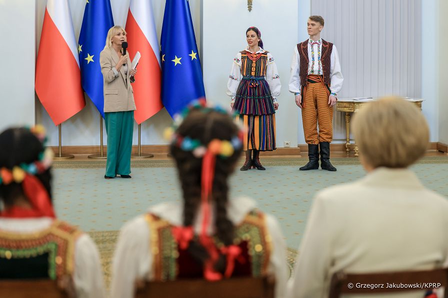 004_Agata_Kornhauser_Duda_spotkanie_z_uczniami_z_Zespolu_Szkol_w_Bialobrzegach_20240315_GJA_2097.jpg