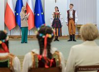 004_Agata_Kornhauser_Duda_spotkanie_z_uczniami_z_Zespolu_Szkol_w_Bialobrzegach_20240315_GJA_2097.jpg