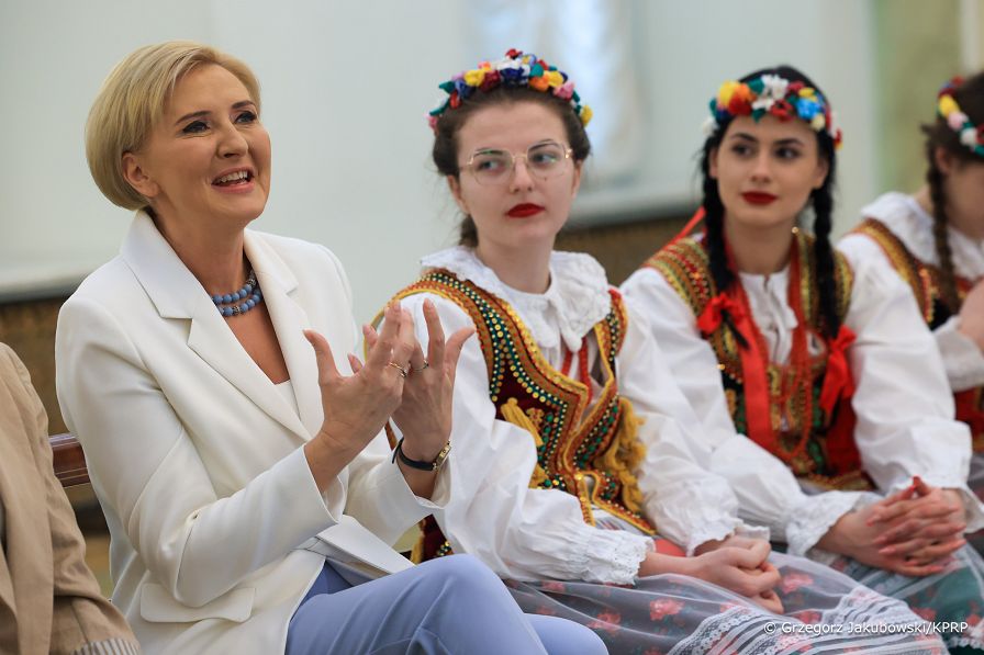 013_Agata_Kornhauser_Duda_spotkanie_z_uczniami_z_Zespolu_Szkol_w_Bialobrzegach_20240315_GJA_2184.jpg