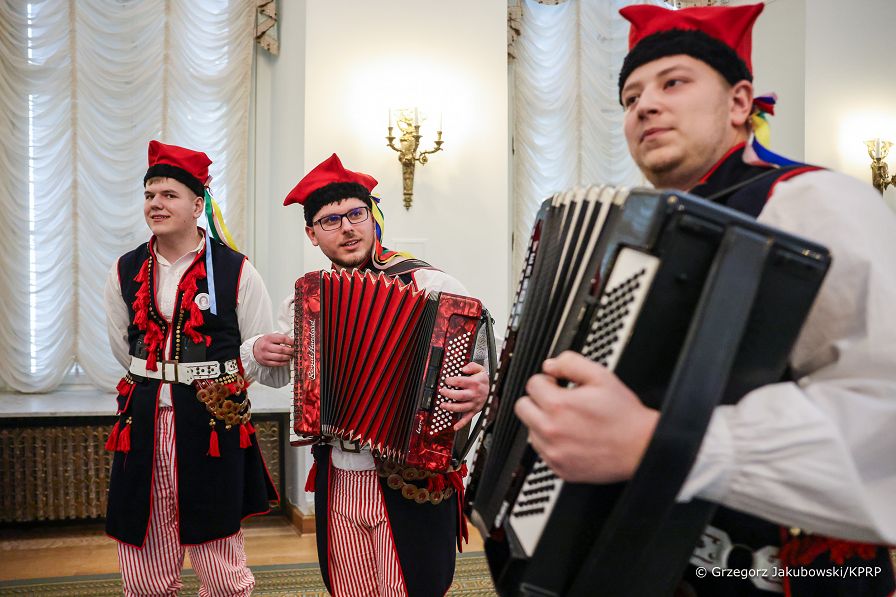 021_Agata_Kornhauser_Duda_spotkanie_z_uczniami_z_Zespolu_Szkol_w_Bialobrzegach_20240315_1S5A2789.jpg