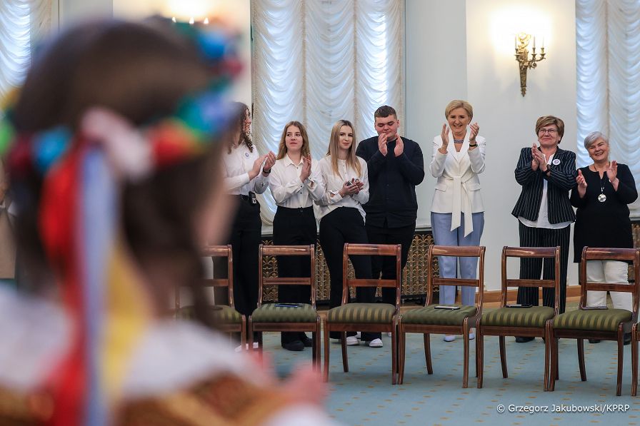 010_Agata_Kornhauser_Duda_spotkanie_z_uczniami_z_Zespolu_Szkol_w_Bialobrzegach_20240315_GJA_2143.jpg