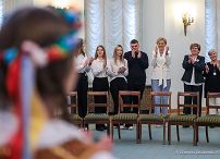010_Agata_Kornhauser_Duda_spotkanie_z_uczniami_z_Zespolu_Szkol_w_Bialobrzegach_20240315_GJA_2143.jpg