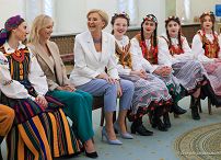 015_Agata_Kornhauser_Duda_spotkanie_z_uczniami_z_Zespolu_Szkol_w_Bialobrzegach_20240315_GJA_2203.jpg
