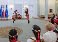 001_Agata_Kornhauser_Duda_spotkanie_z_uczniami_z_Zespolu_Szkol_w_Bialobrzegach_20240315_1S5A2127.jpg