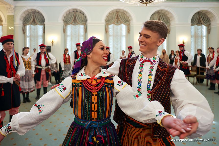007_Agata_Kornhauser_Duda_spotkanie_z_uczniami_z_Zespolu_Szkol_w_Bialobrzegach_20240315_1S5A2266.jpg