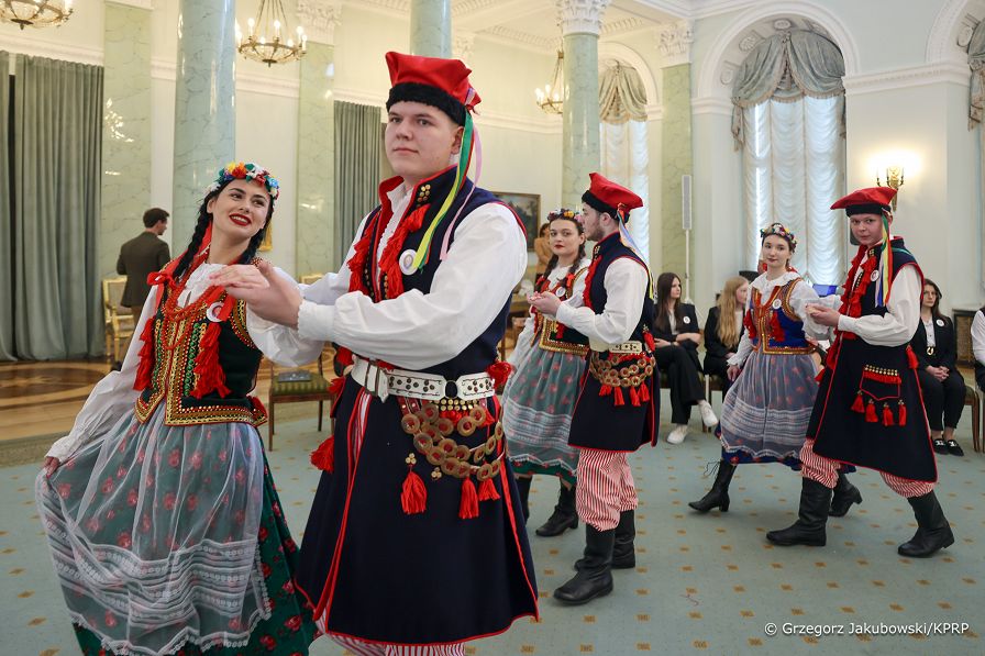 008_Agata_Kornhauser_Duda_spotkanie_z_uczniami_z_Zespolu_Szkol_w_Bialobrzegach_20240315_1S5A2326.jpg