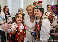 024_Agata_Kornhauser_Duda_spotkanie_z_uczniami_z_Zespolu_Szkol_w_Bialobrzegach_20240315_1S5A2844.jpg