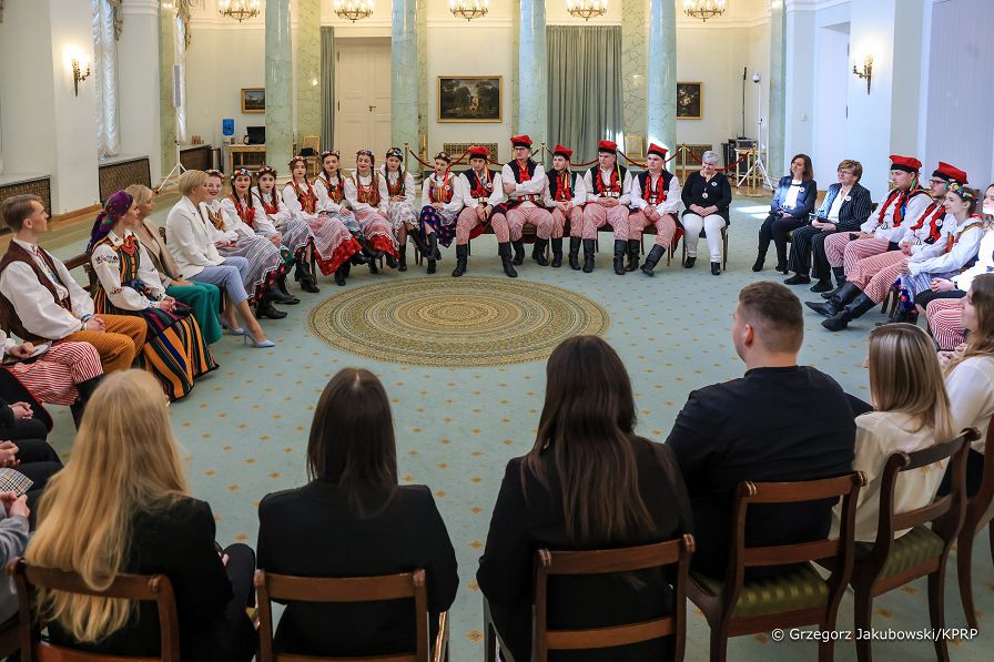 018_Agata_Kornhauser_Duda_spotkanie_z_uczniami_z_Zespolu_Szkol_w_Bialobrzegach_20240315_GJA_2207.jpg