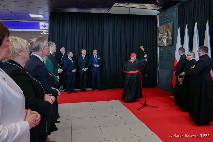 09_Andrzej_Duda_nadanie_imienia_Rodziny_Ulmow__portowi_lotniczmu_20240324_MB2_8558.jpg