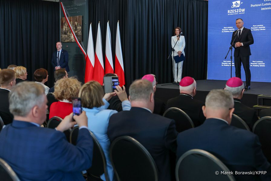 04_Andrzej_Duda_nadanie_imienia_Rodziny_Ulmow__portowi_lotniczmu_20240324_MB2_8346.jpg
