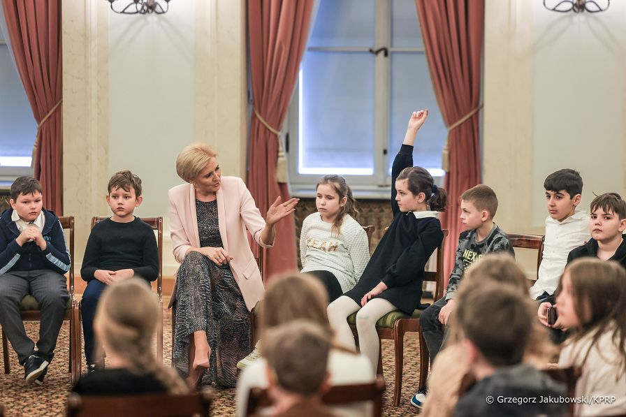 004_Agata_Kornhauser_Duda_spotkanie_z_uczniami_Szkoly_Podstawowej_w_Zabkach_20240304_GJA_6749.jpg