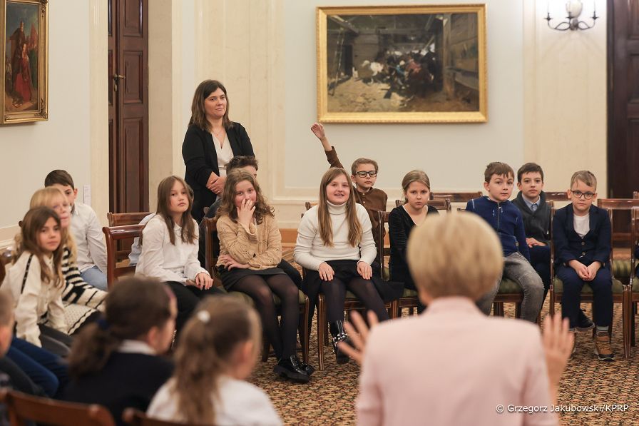005_Agata_Kornhauser_Duda_spotkanie_z_uczniami_Szkoly_Podstawowej_w_Zabkach_20240304_GJA_6759.jpg