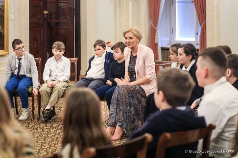 008_Agata_Kornhauser_Duda_spotkanie_z_uczniami_Szkoly_Podstawowej_w_Zabkach_20240304_GJA_6956.jpg