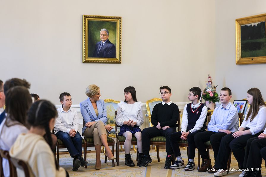 005_Agata_Kornhauser_Duda_spotkanie_uczniowie_Szkola_Podstawowa_Zdzary_20240306_GJA_8549.jpg