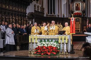 003_Para_Prezydencka_msza_Archikatedra_rocznica_katastrofy_Smolensk_20240410_GJA_1478.jpg