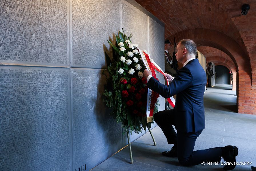 02_Andrzej_Duda_ Dzien_Pamieci_Ofiar_Zbrodni_Katynskiej _20240412_MB2_7392.jpg