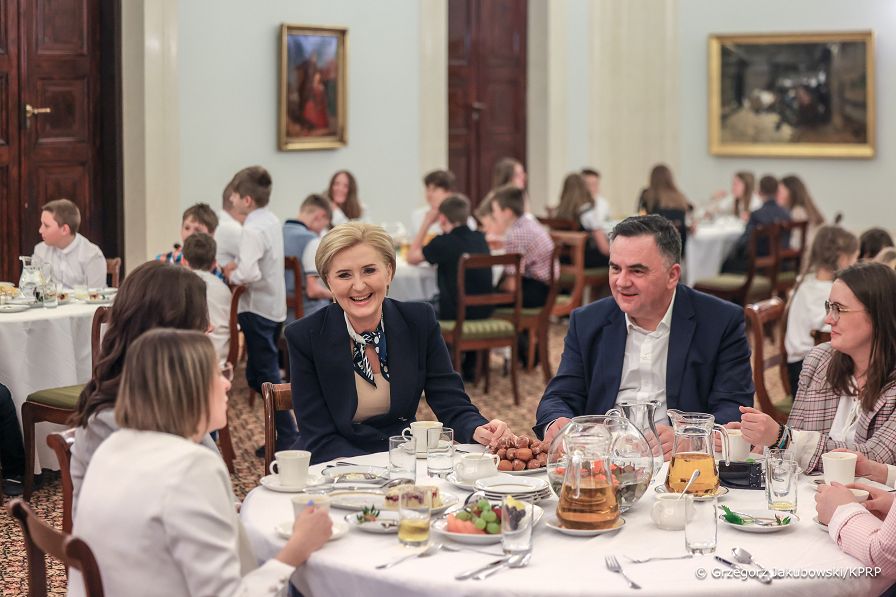 012_Agata_Kornhauser_Duda_spotkanie_uczniowie_Szkola_Podstawowa_Niepla_20240412_GJA_2015.jpg