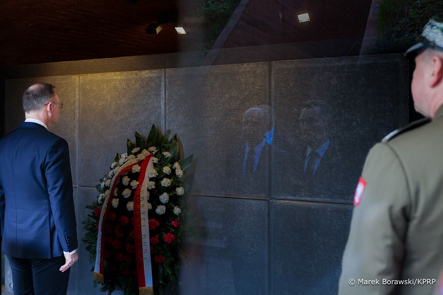 03_Andrzej_Duda_ Dzien_Pamieci_Ofiar_Zbrodni_Katynskiej _20240412_MB2_7432.jpg