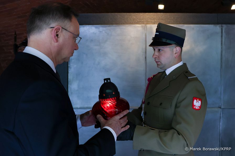 04_Andrzej_Duda_ Dzien_Pamieci_Ofiar_Zbrodni_Katynskiej _20240412_MB2_7446.jpg