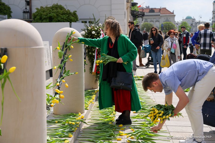 005_Minister_Grazyna_Ignaczak_Bandych_Tulipany_dla_Marii_Kaczynskiej_20240413_1S5A3418.jpg