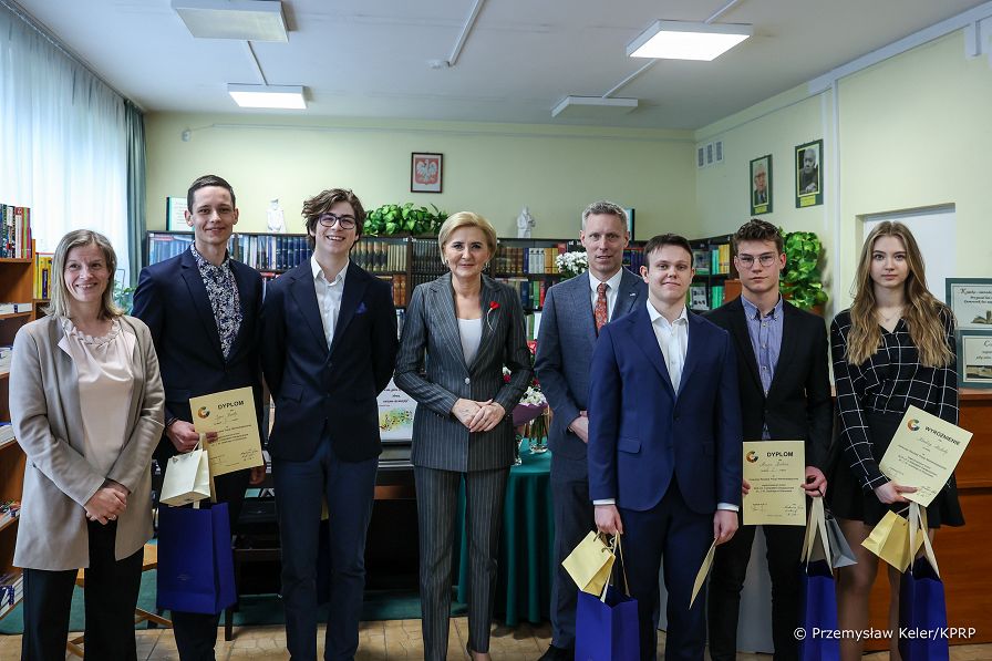 011_Agata_Kornhauser_Duda_final_Konkursu_poezji_XLIX_Liceum_Ogolnoksztalcace_20240416_PK1_7998.jpg