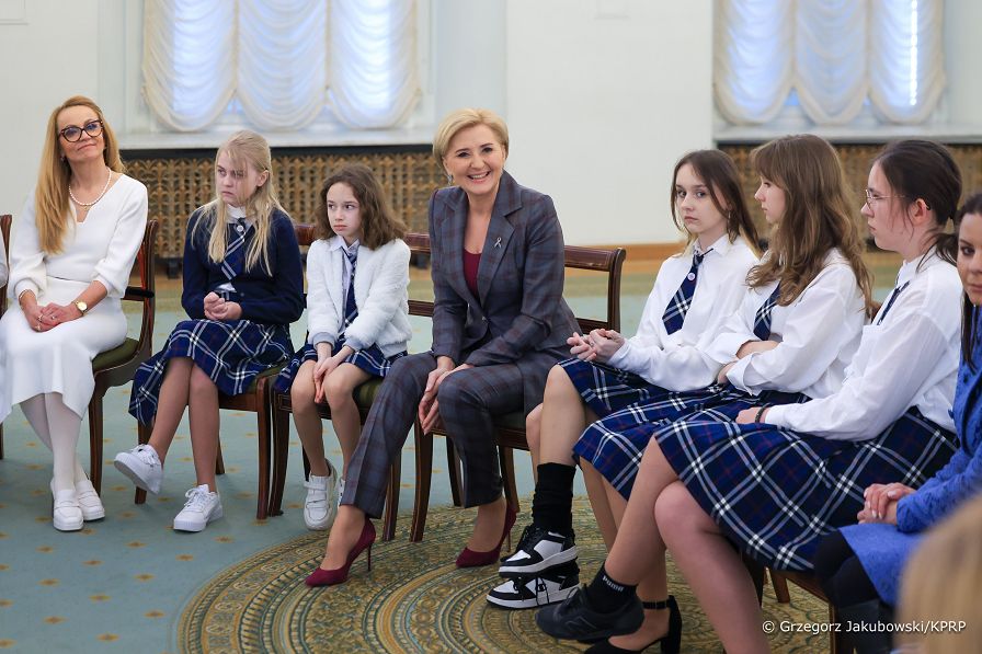 002_Agata_Kornhauser_Duda_spotkanie_Polsko_Angielska_Szkola_Podstawowa_20240415_GJA_2085.jpg