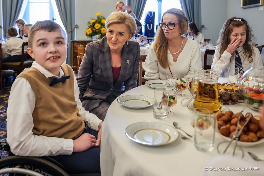 008_Agata_Kornhauser_Duda_spotkanie_Polsko_Angielska_Szkola_Podstawowa_20240415_1S5A4042.jpg